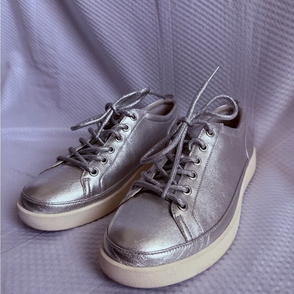 Vionic Winny Supportive Orthotic Leather Comfort Metallic Silver Sneakers 9 - Picture 3 of 9